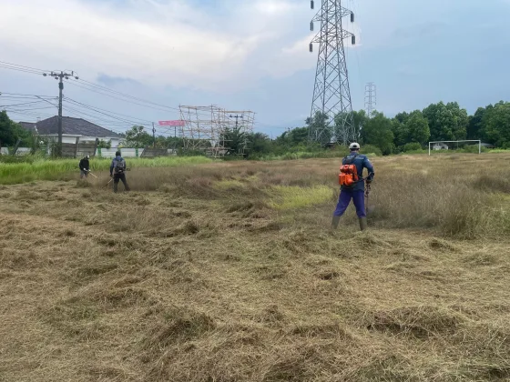 PSBT Gotong Royong Membersihkan Lapangan Sepakbola Muara Tawar 1