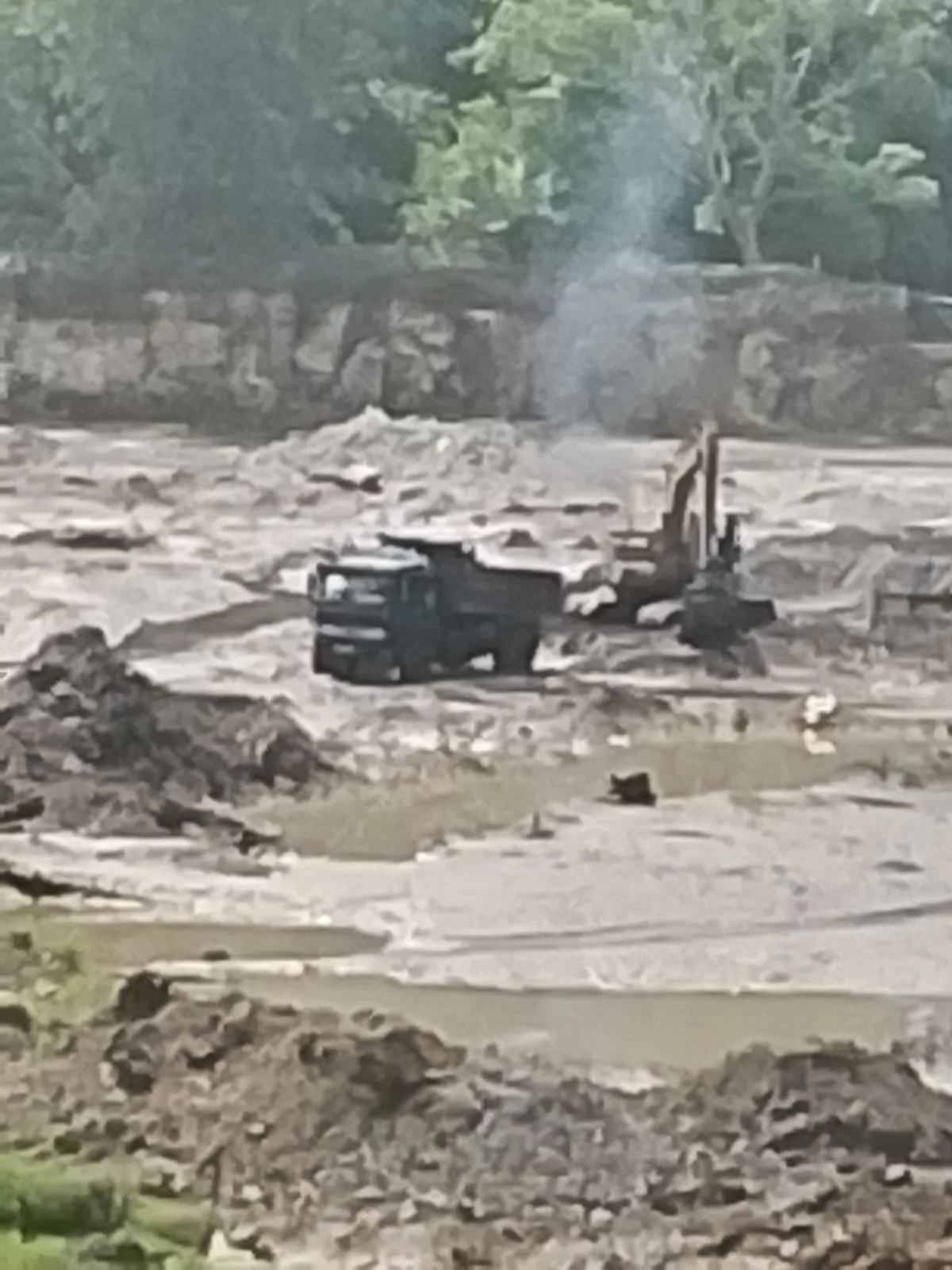 Dikabarkan Truk Diamankan, Alat Berat Tak Diamankan, Disinyalir Oknum APH Diduga Beking Galian C Ilegal di Deli Serdang 1